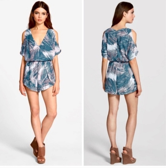 Astr The Label Blue Palm Print Romper Sz M NWOT - Picture 2 of 7